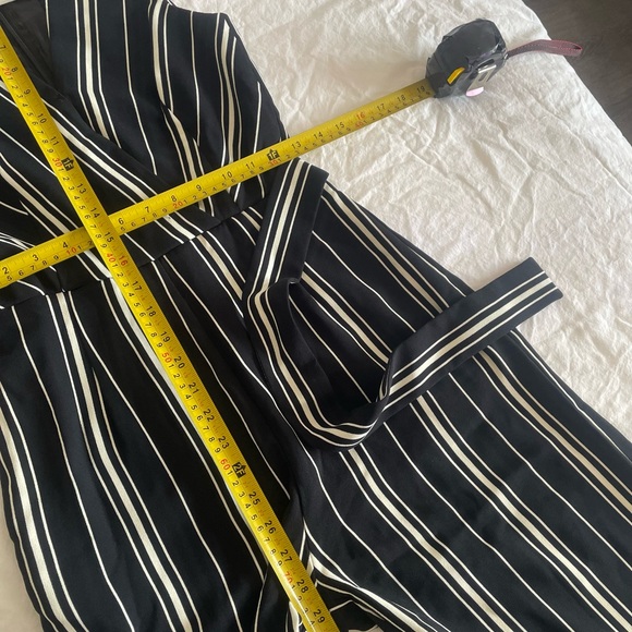 H&M Black and White Striped V-Neck Jumpsuit with Attached Belt Size 2 - Picture 8 of 10